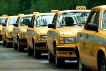 Таксисти звинуватили очільника Рівного у безгосподарності та запропонували звільнитися з посади