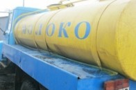 Волинські рятувальники витягли з кювету молоковоз