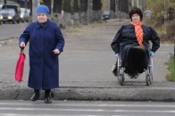 Волинські автодорожники отримають догану за погане облаштування спусків для інвалідів на переходах
