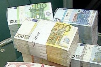 Євро впав до мінімуму за 3 тижні в очікуванні зустрічі лідерів ФРН та Італії