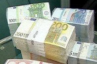 Євро впав до мінімуму за 3 тижні в очікуванні зустрічі лідерів ФРН та Італії