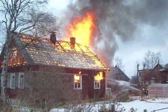 На Рівненщині у власному будинку згорів чоловік