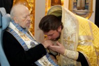 Хто ініціював непристойну бійку за місце глави УПЦ МП
