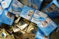 П'ятьох людей на Майдані затримали через презервативи з Януковичем?