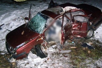 На Волині авто врізалося у дерево: четверо загиблих