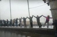 В Москві опозиціонери зімкнули «великий білий круг»