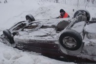 На Рівненщині машина перевернулася в кювет