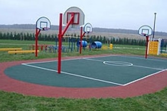 Луцька міська рада пообіцяла обладнати аж ... 2 спортивних майданчики в 2012 році