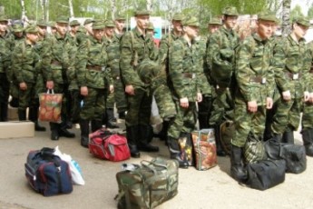Випускників не призиватимуть в армію навесні
