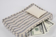 Українці тримають «під матрацами» до $80 мільярдів — банкір
