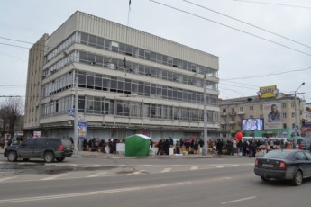 У Луцьку перед 8 Березня квіти подорожчали вдвічі