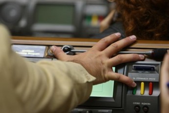 «Кнопкодавство» - нові стандарти роботи провладної більшості чи «рецидив» окремих виконавців?!