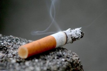 Депутати хочуть заборонити паління у барах та на стадіонах