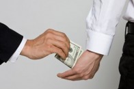 Чиновник Луцького району попався на хабарі в 1500 доларів США