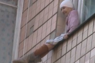 У Рівному 93-річна бабуся хотіла вистрибнути з четвертого поверху