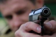Крадії, погрожуючи віртуальною зброєю, відбирали у лучан мобільні телефони
