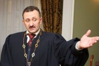 У 2012 році зарплата колег Зварича зросте до 13,5 тисяч гривень