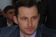 Депутат Луцької міськради просить облаштувати біля «козирної» гімназії стоянку для іномарок