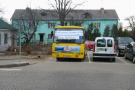 Самотня маршрутка Олени Голєвої пікетує Луцьку міськраду