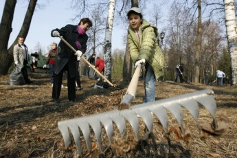 Волинська влада затіяла перед Великоднем глобальне прибирання області