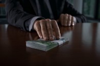 На Рівненщині затримали держслужбовця за одержання хабара
