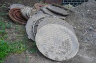 У Рівному міліція затримала викрадачів каналізаційних люків
