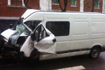 Волинські МНС-ники витягли з понівеченого авто 37-річного чоловіка
