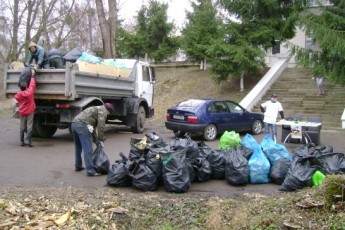 Під час акції «Зробимо Луцьк чистим!» було зібрано 316 величезних пакетів сміття