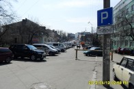У Рівному плату за парковку у чотири гривні, тепер називають дякою за послугу