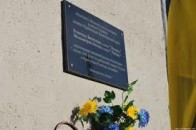 У Луцьку відновили меморіальну дошку воїнам УПА, яку тиждень тому розбили вандали