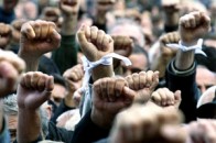 Люди вийшли б на вулиці, та немає кому їх вивести
