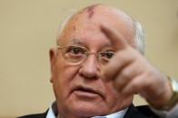 Горбачов повертається, щоб протистояти «царському режиму» Путіна