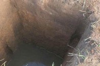 На Рівненщині дворічна дитина мало не загинула впавши у яму з нечистотами