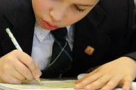 На шкільних зошитах розміщують антиморальну рекламу, що порушує права дитини