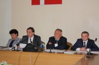 Янукович вчергове «викинув» обіцянку про те, що забезпечить всіх дітей-сиріт житлом