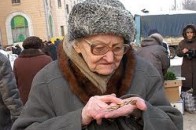 Пенсіонерам перед виборами підкинуть по 100 грн.