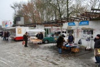 Донька Луцького екс-депутата вирішила продовжити справу батька і дорозвалювати міські зупинки