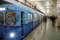 На колії київського метро впала людина. Обмежено рух поїздів метрополітену