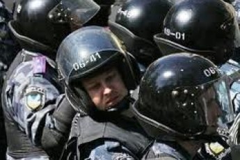 Під Кабміном чорнобильців вже чекають 10 автобусів з міліціонерами