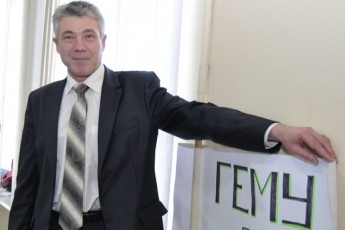 На сесії Рівнеради «подякували» начальнику ЖКГ Івану Гемі та прочитали присвячений йому вірш