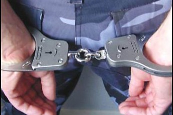 На Рівненщині правоохоронці застосовують силу до дітей та жінок та проводять незаконні обшуки із автоматами