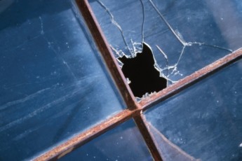 Щоб здати екзамени, на Волині учні б'ють вікна
