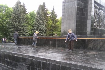 На меморіальному комплексі у Луцьку влаштували каток