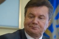 Янукович, читаючи промову з папірця, знову проколовся