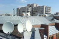 Незаконні антени з будинків Рівного демонтують та продадуть із аукціону