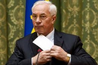 Азаров пропонує брати 10,73 гривні податку за «квадрат» загальної площі