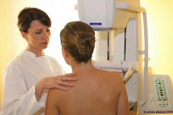 Від раку молочної залози захистить правильне статеве життя та відсутність кави
