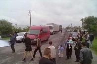 Люди перекрили автотрасу Львів-Луцьк, вимагають ремонту дороги