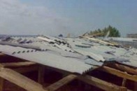 У Рівненській області гроза зірвала 38 дахів