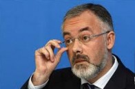 «Негарні» студентки прийдуть заставити Табачника подивитися їм в очі